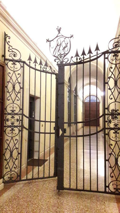 Mini Chic Downtown Appartement Bologna Buitenkant foto